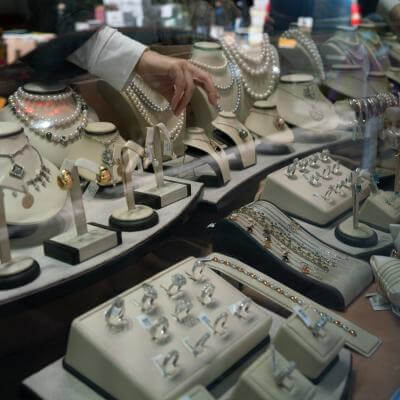 vitrine de bijoux